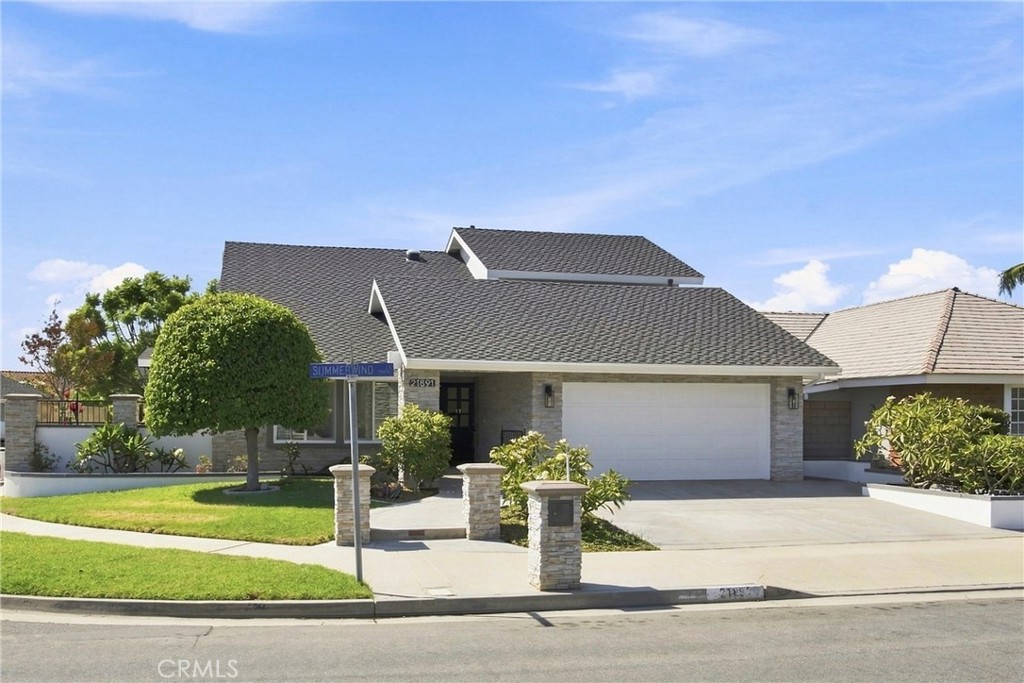 21891 Summerwind Property Photo 1