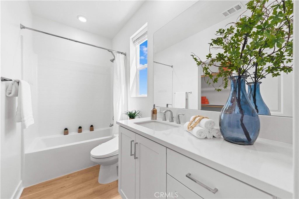 275 Sash Property Photo 38