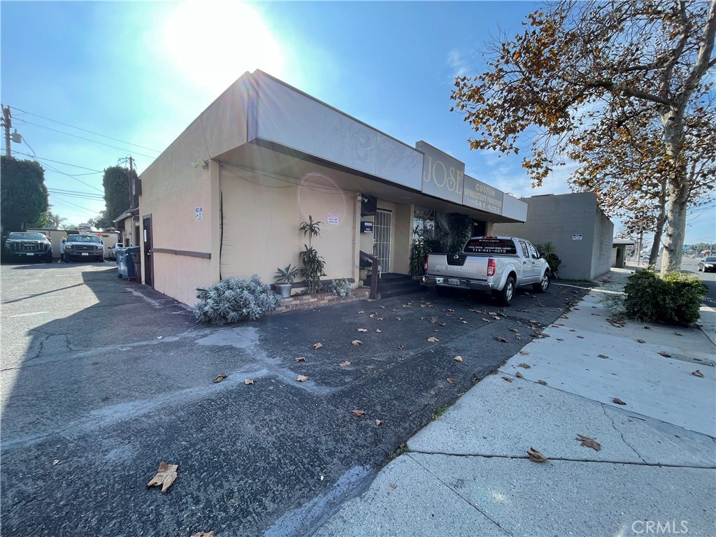 1852 W 17th Property Photo 2