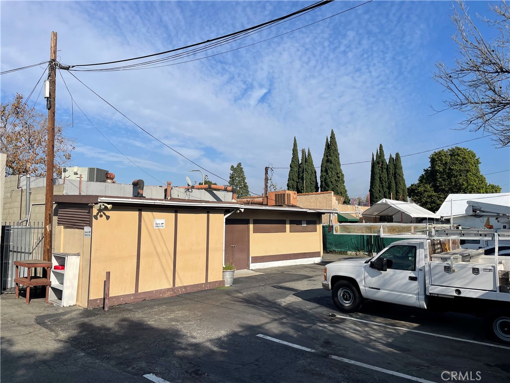 1852 W 17th Property Photo 8