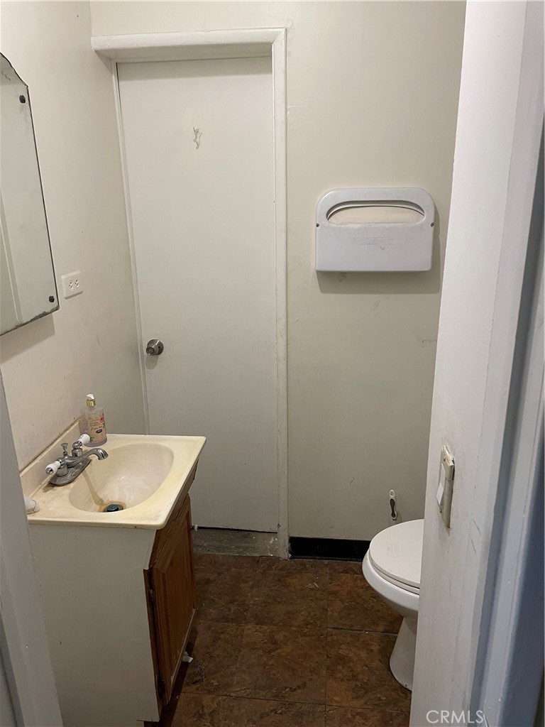 1852 W 17th Property Photo 11