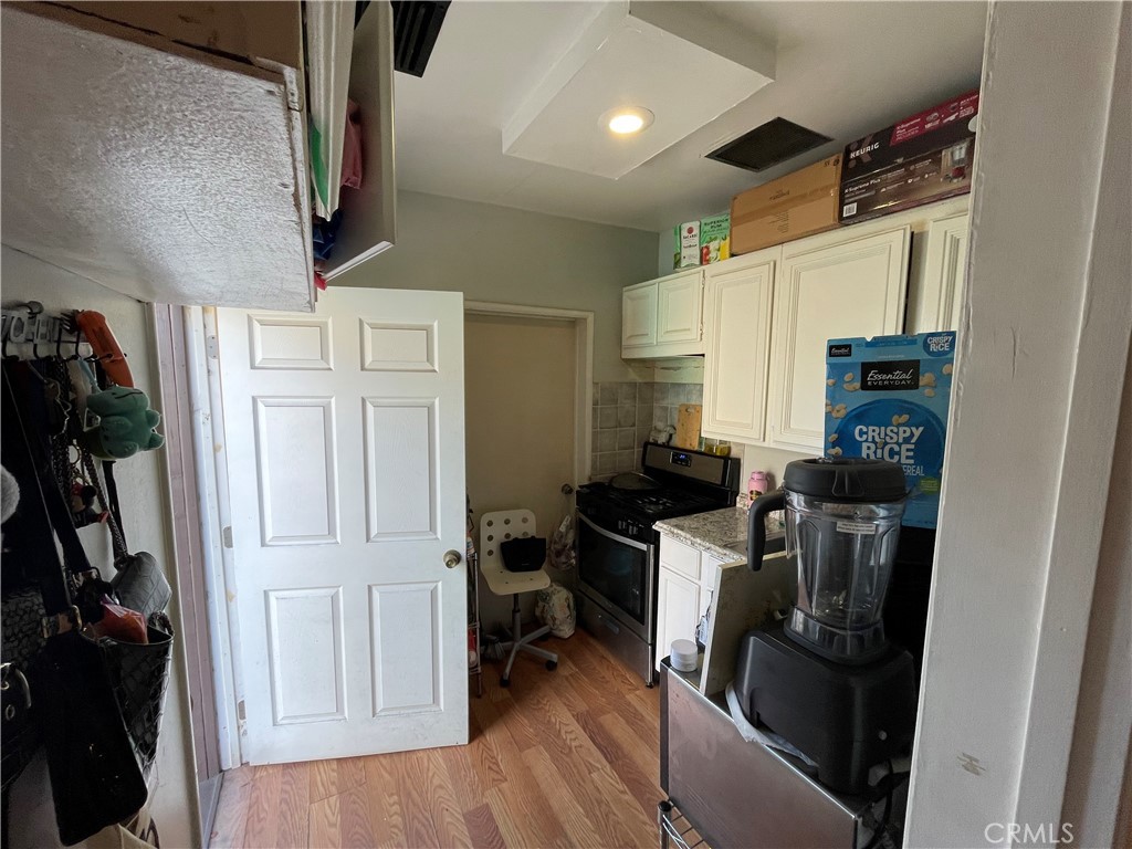 1852 W 17th Property Photo 24