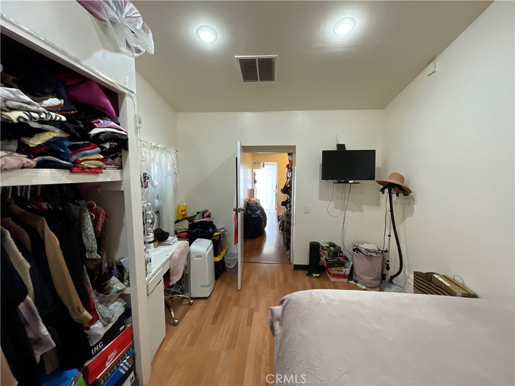 1852 W 17th Property Photo 28