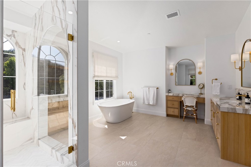 6 Shale Property Photo 27
