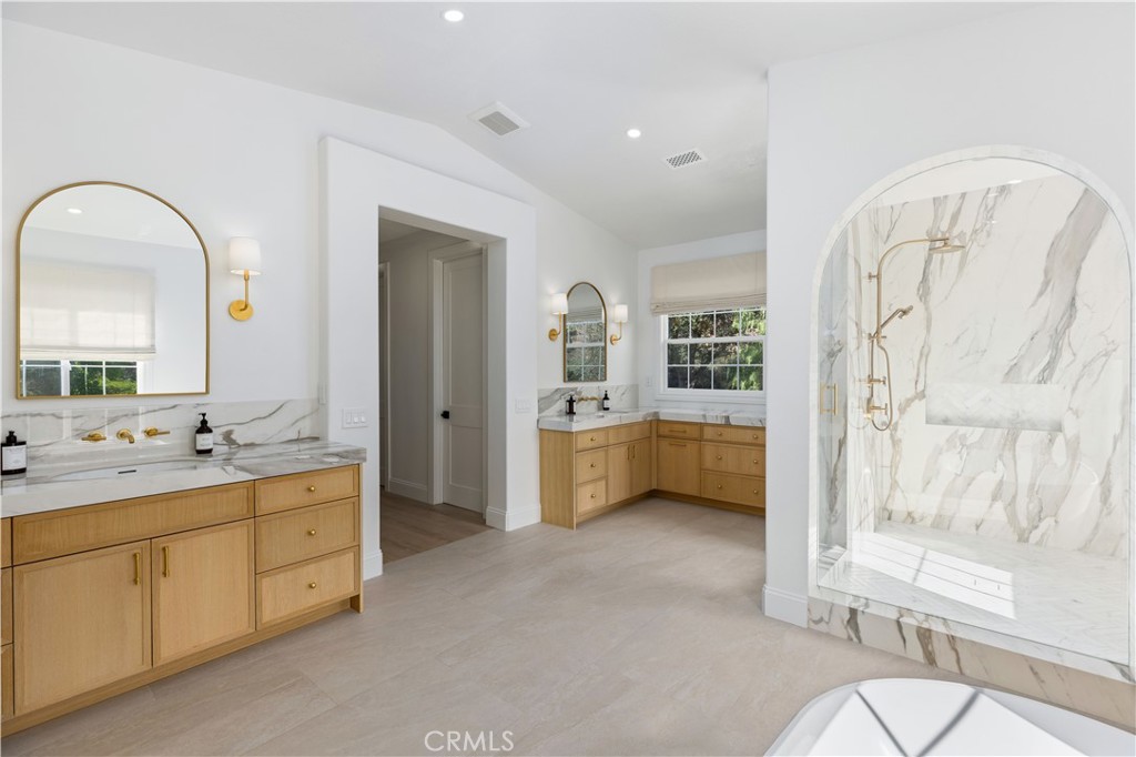 6 Shale Property Photo 28