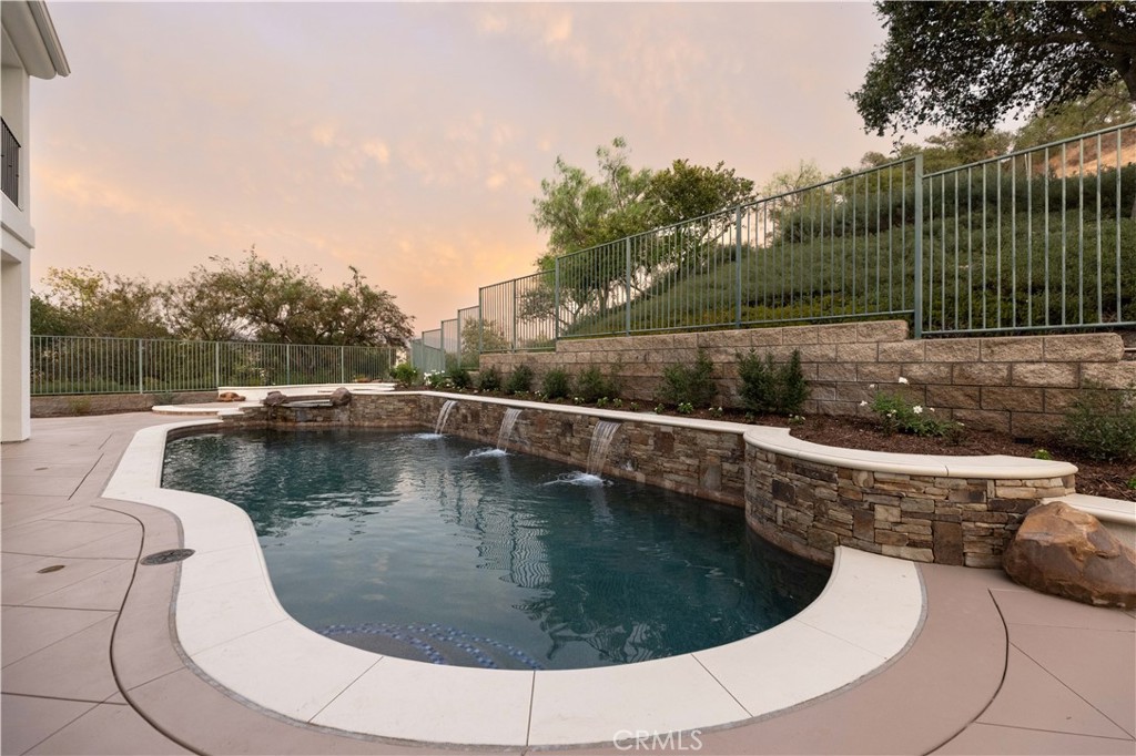6 Shale Property Photo 52