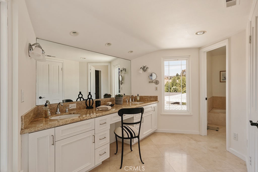 9781 Crestview Circle Property Photo 17