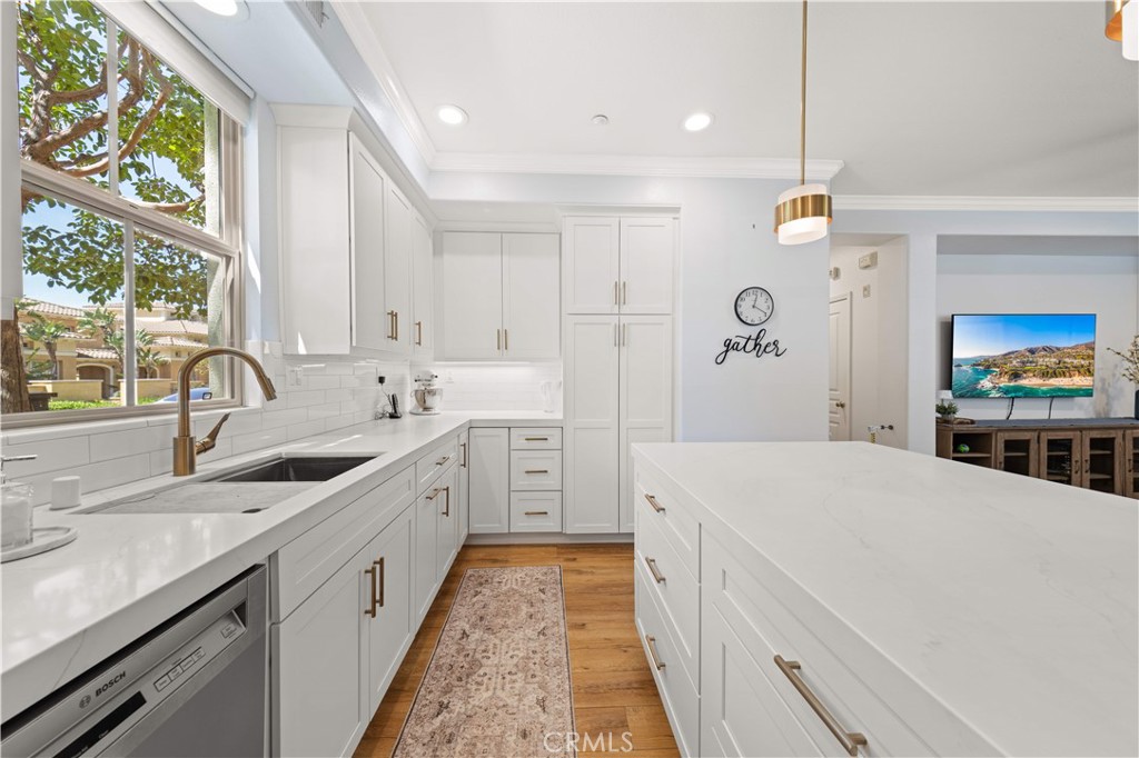 111 Chantilly Property Photo 22