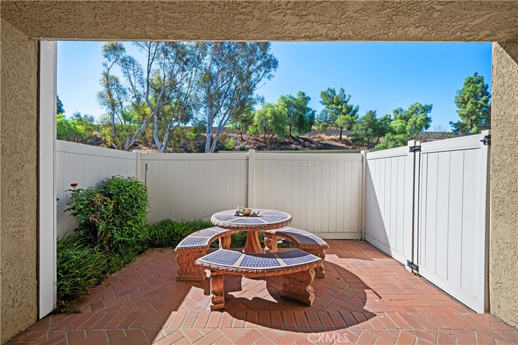23 Country Mile Road Property Photo 1