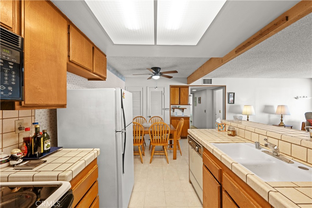 23 Country Mile Road Property Photo 8