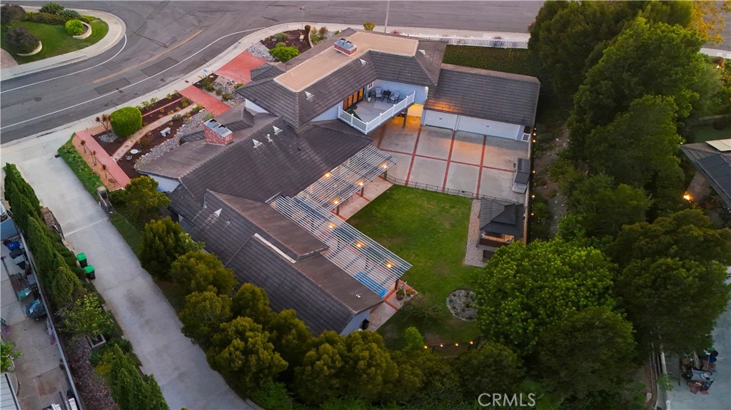 880 Avenida Acapulco Property Photo 4