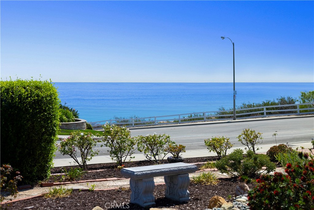 880 Avenida Acapulco Property Photo 8