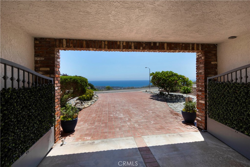 880 Avenida Acapulco Property Photo 40