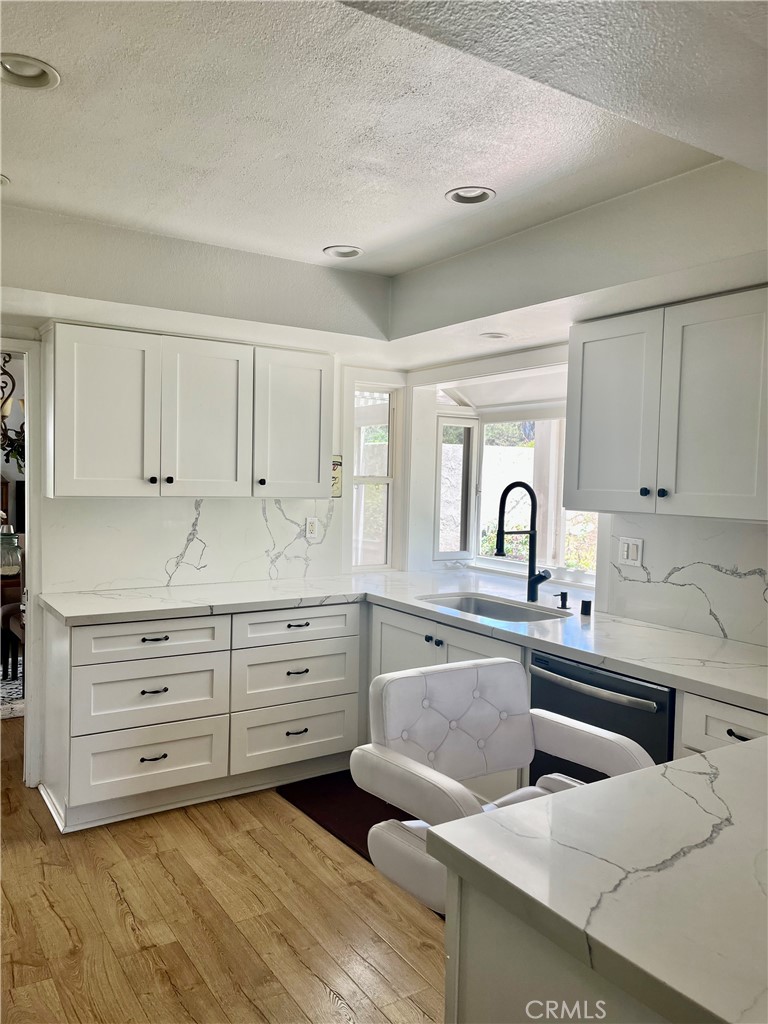 28072 Klamath Court Property Photo 4