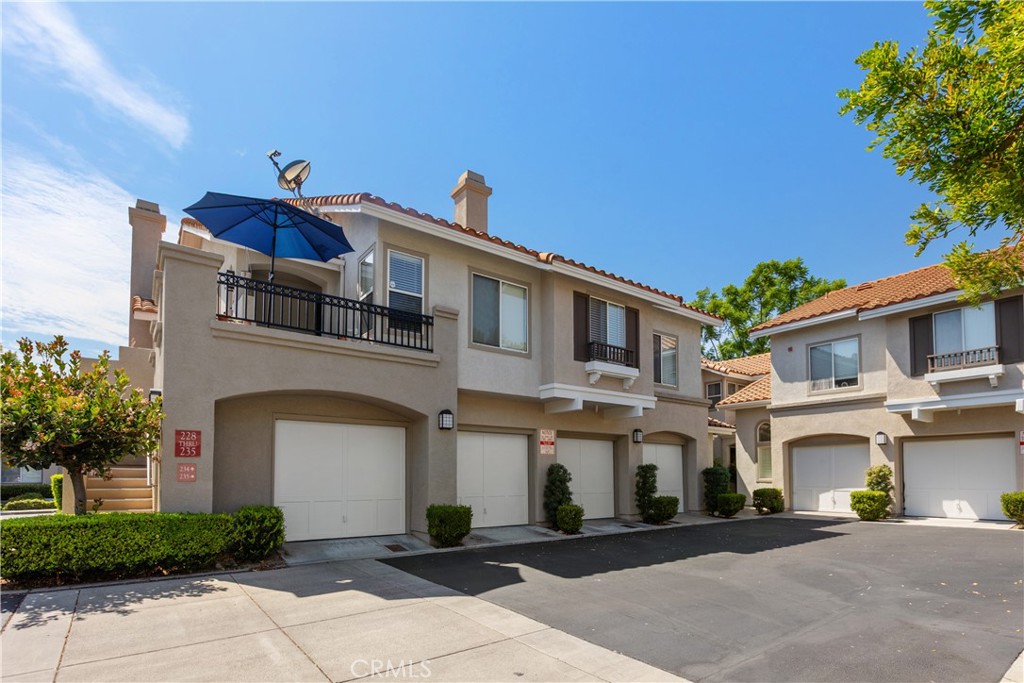230 California Court Property Photo 1