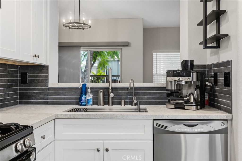230 California Court Property Photo 18