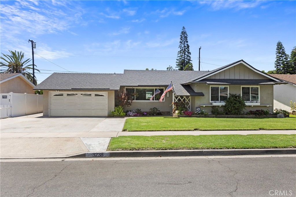 3238 W Ravenswood Property Photo