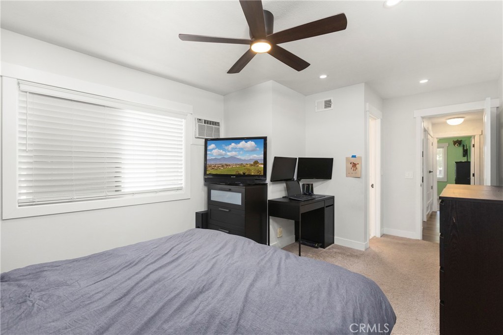 3238 W Ravenswood Property Photo 10