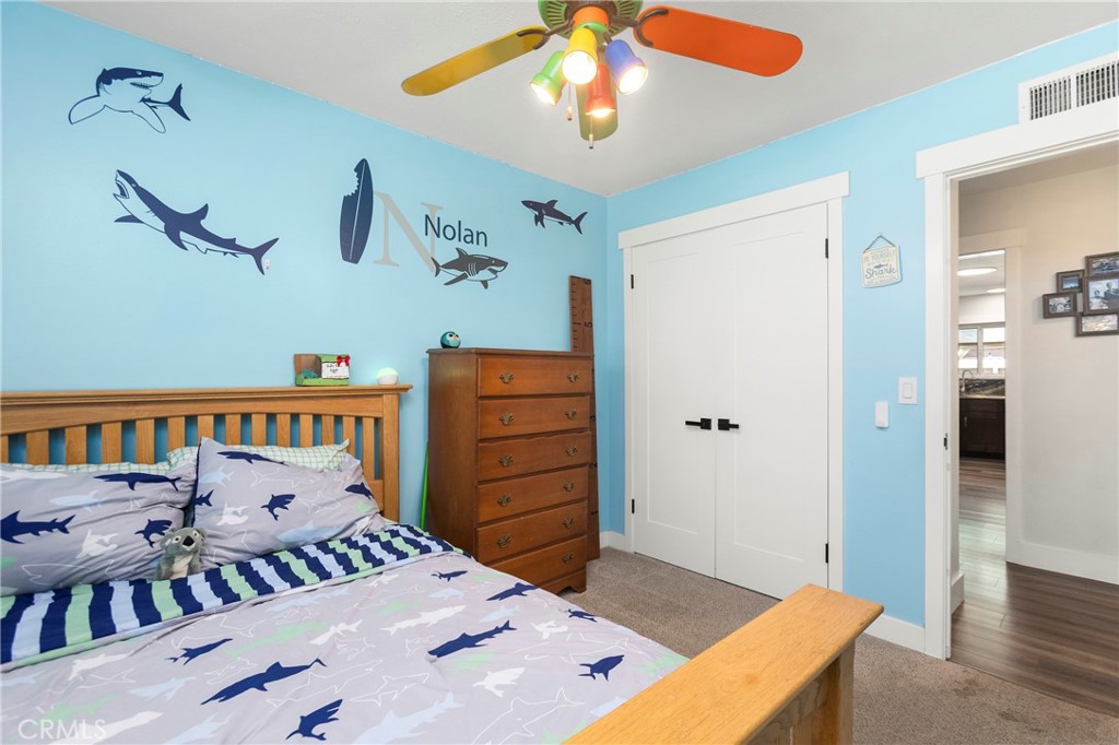 3238 W Ravenswood Property Photo 16