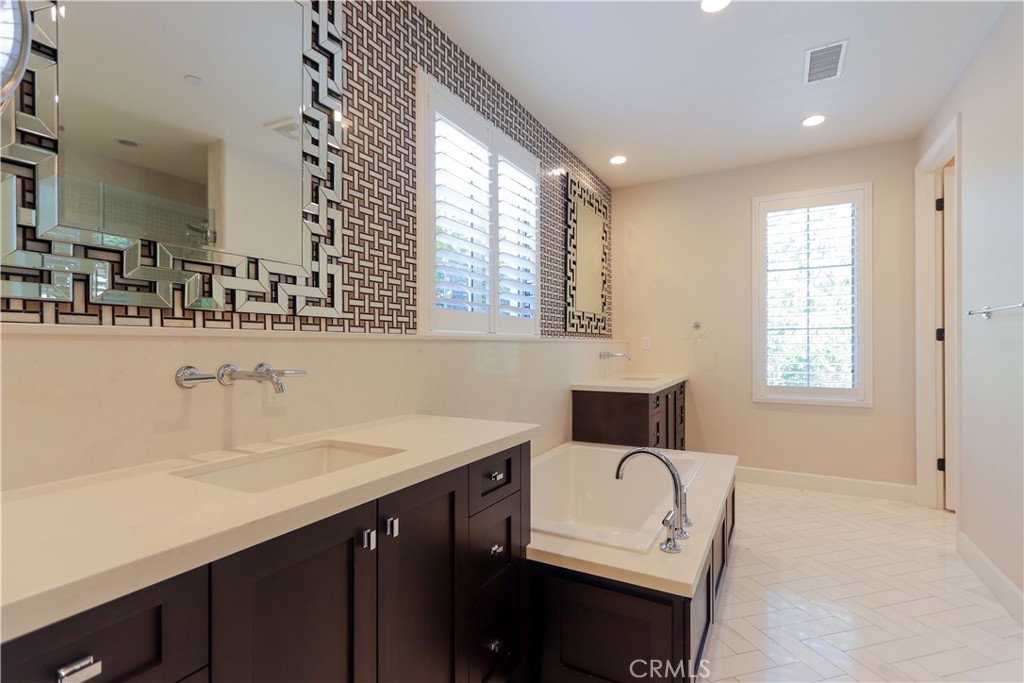 77 Sunset Cove Property Photo 21