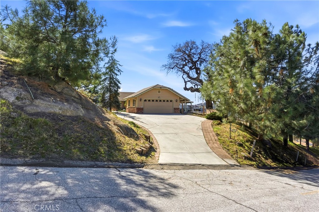 27100 Barkes Property Photo 4
