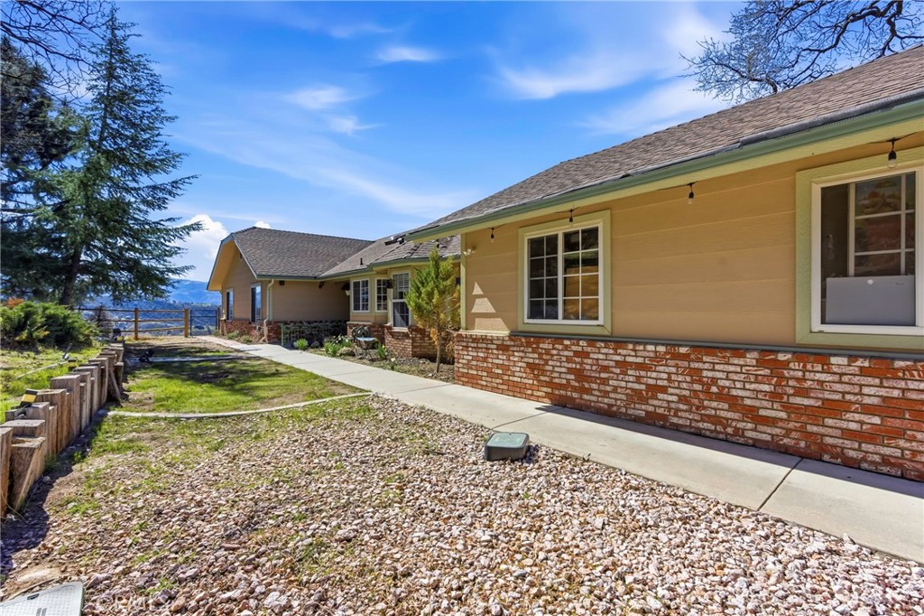 27100 Barkes Property Photo 8