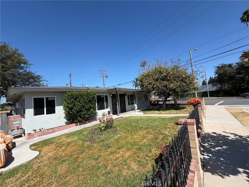 939 N Clementine Property Photo 1