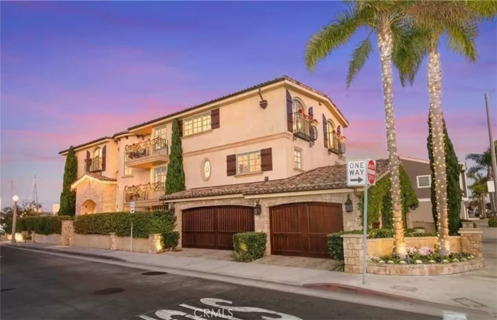 900 E Balboa Boulevard Property Photo 2