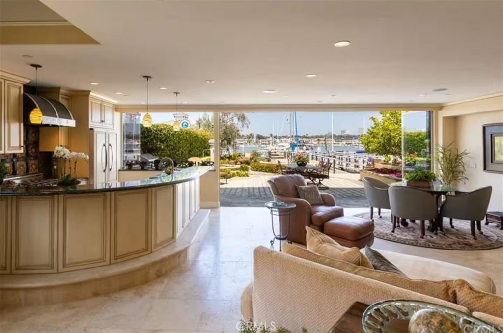 900 E Balboa Boulevard Property Photo 7