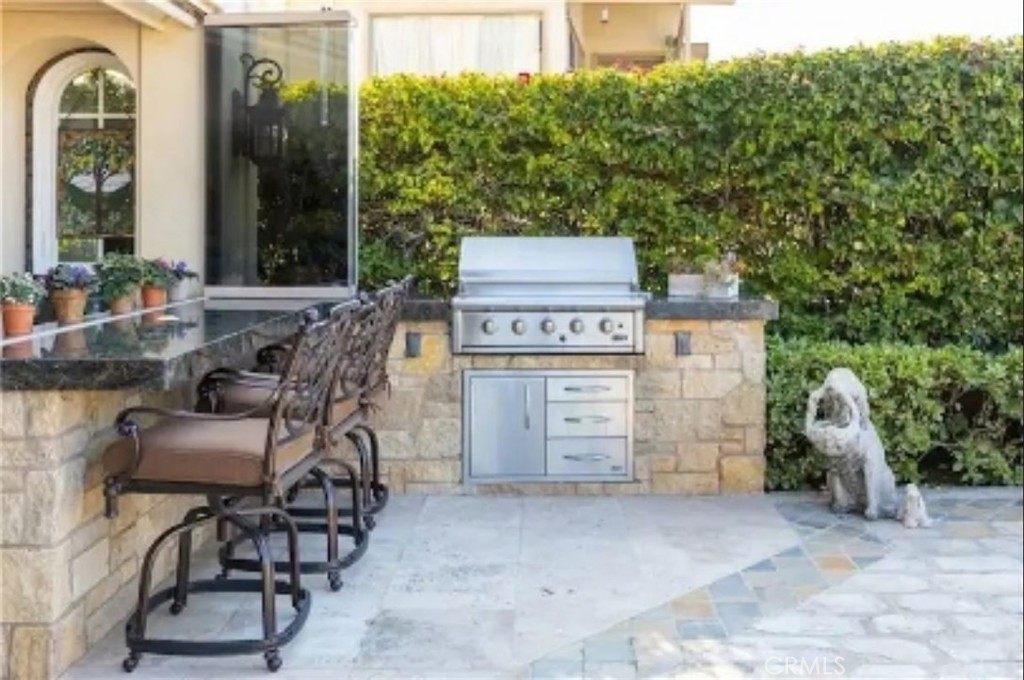900 E Balboa Boulevard Property Photo 8