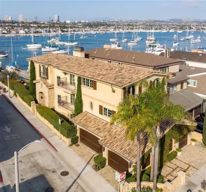 900 E Balboa Boulevard Property Photo 32