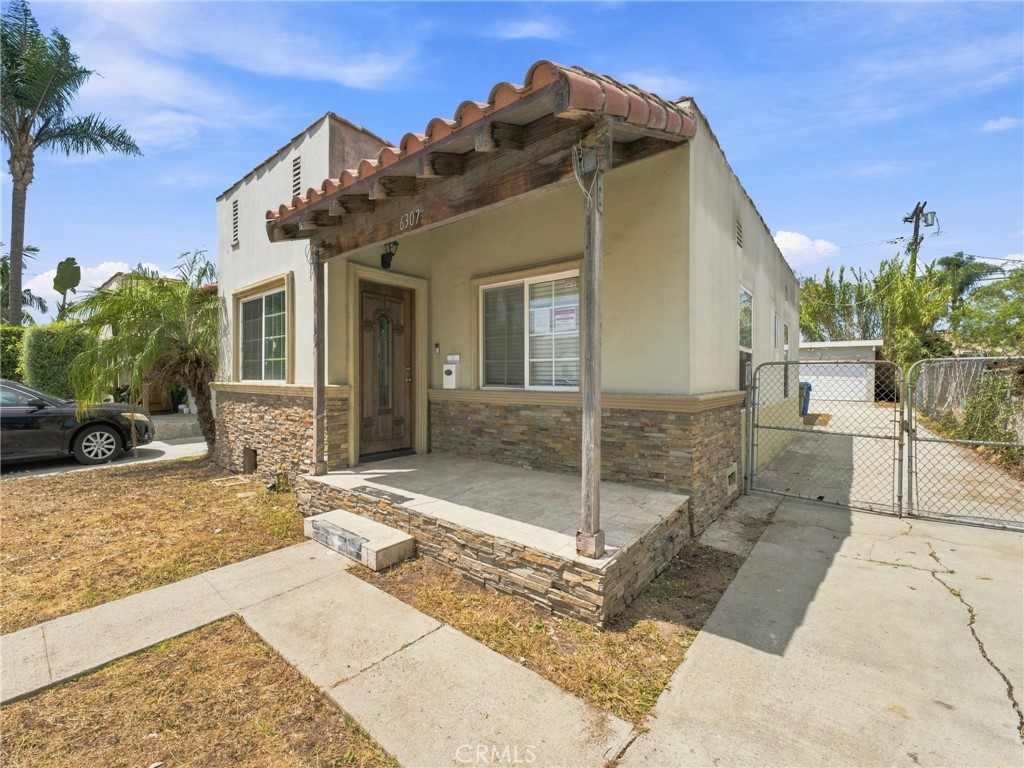 6307 S Harcourt Avenue Property Photo 1