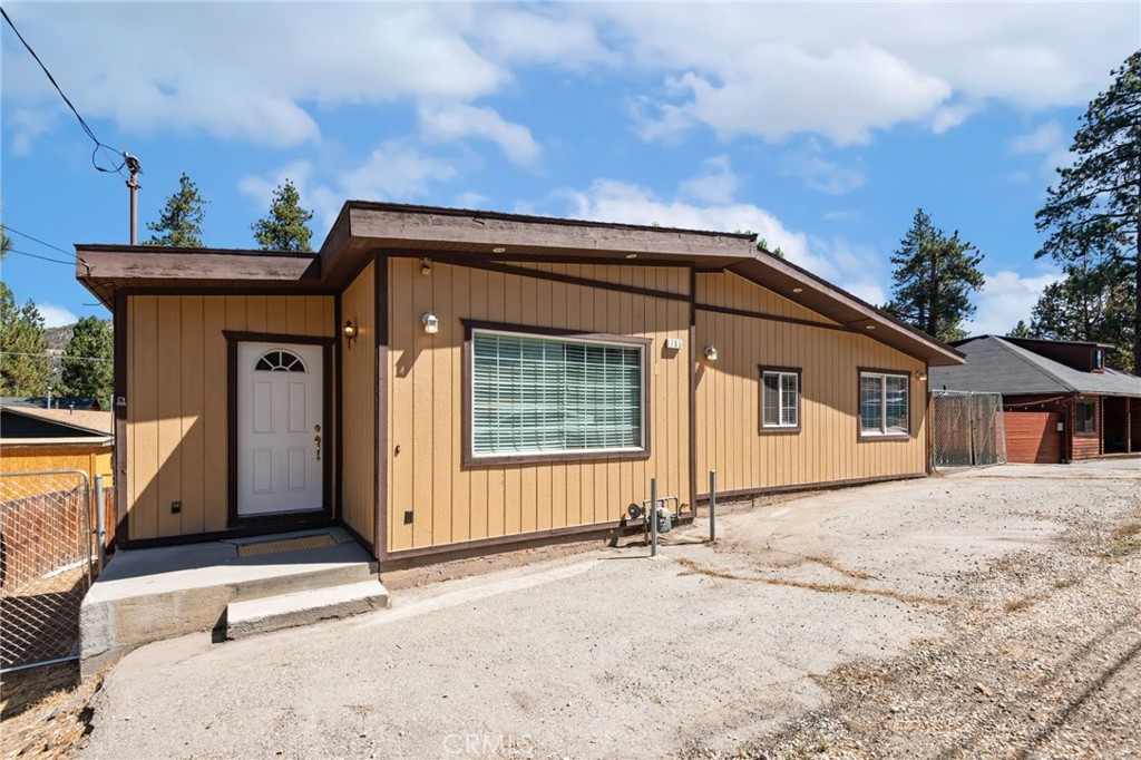 765 W Big Bear Boulevard Property Photo 3