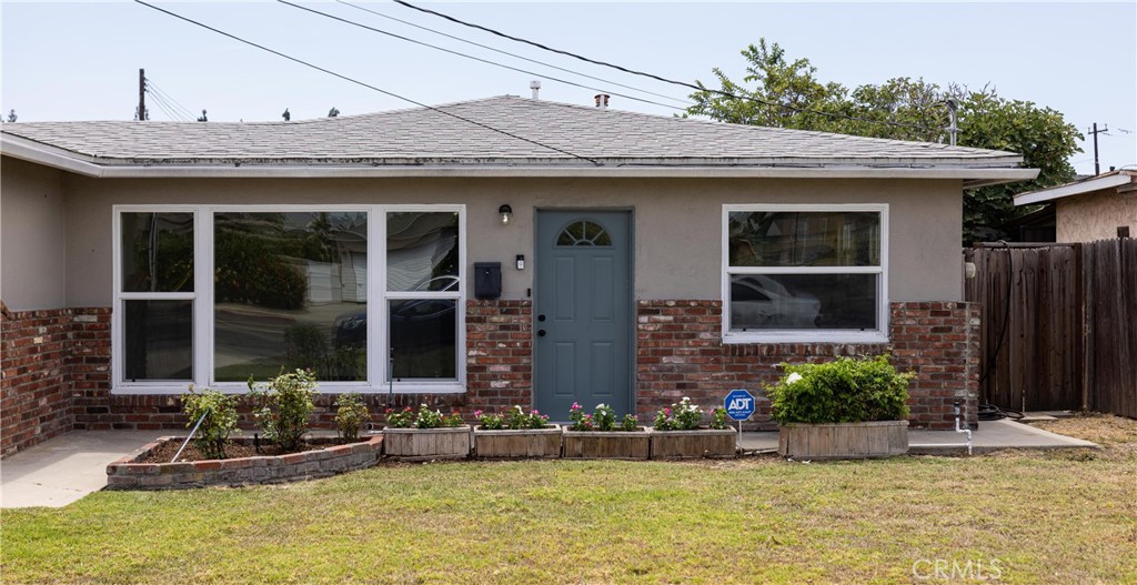 8022 Artesia Property Photo 2
