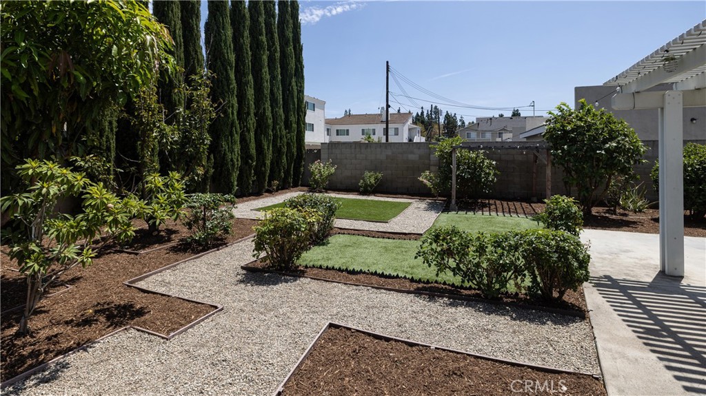8022 Artesia Property Photo 24