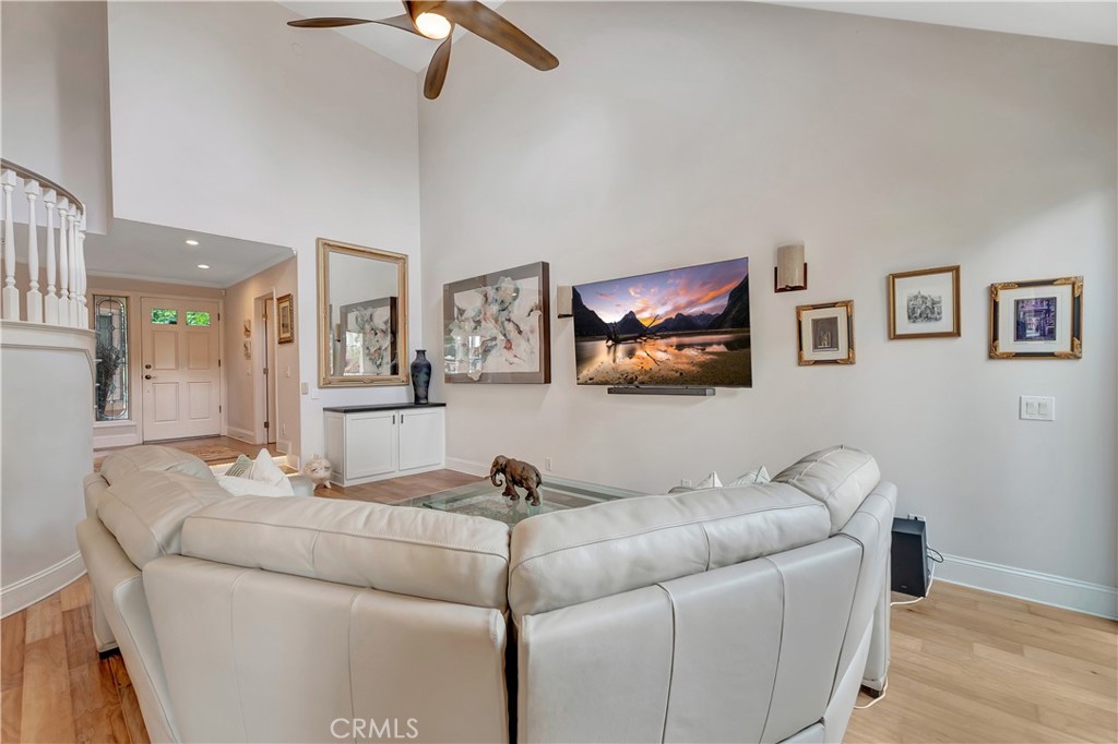 6111 Greenbrier Drive Property Photo 5