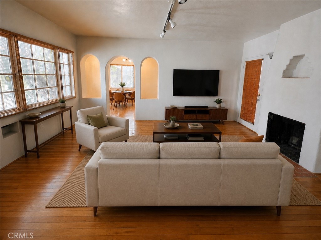 2536 Montclair Property Photo 7