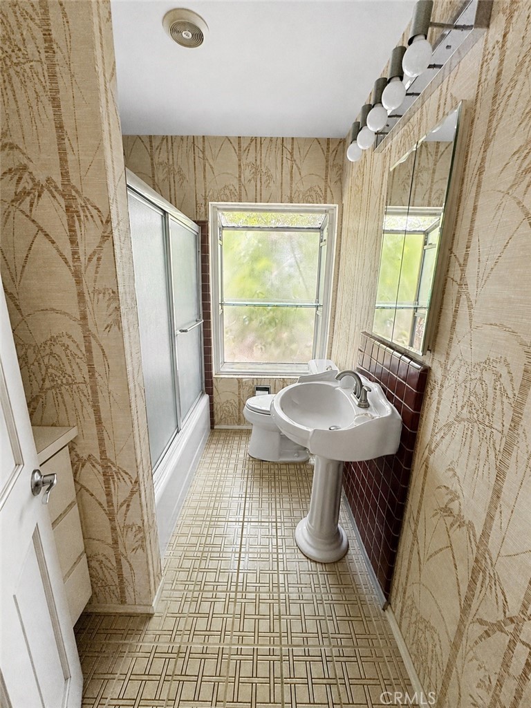 2536 Montclair Property Photo 10