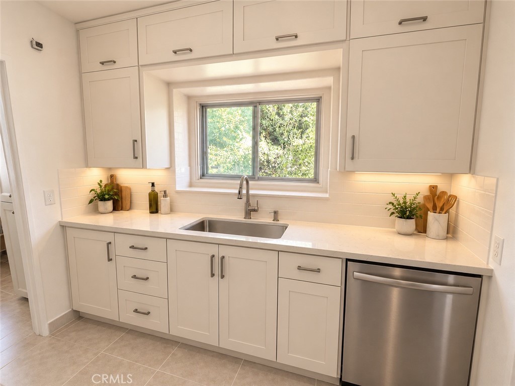 2536 Montclair Property Photo 12
