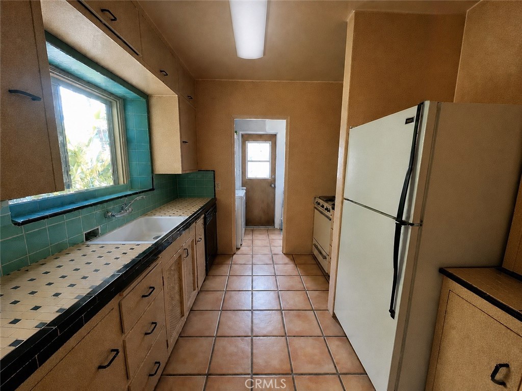 2536 Montclair Property Photo 15