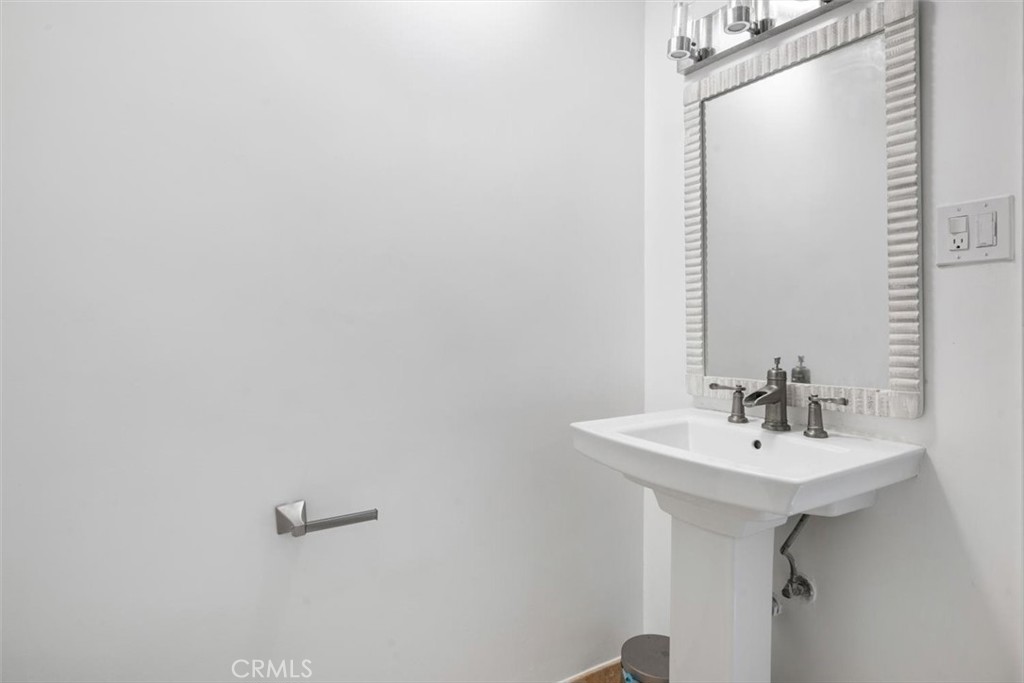 905 Dickson 1 Property Photo 13