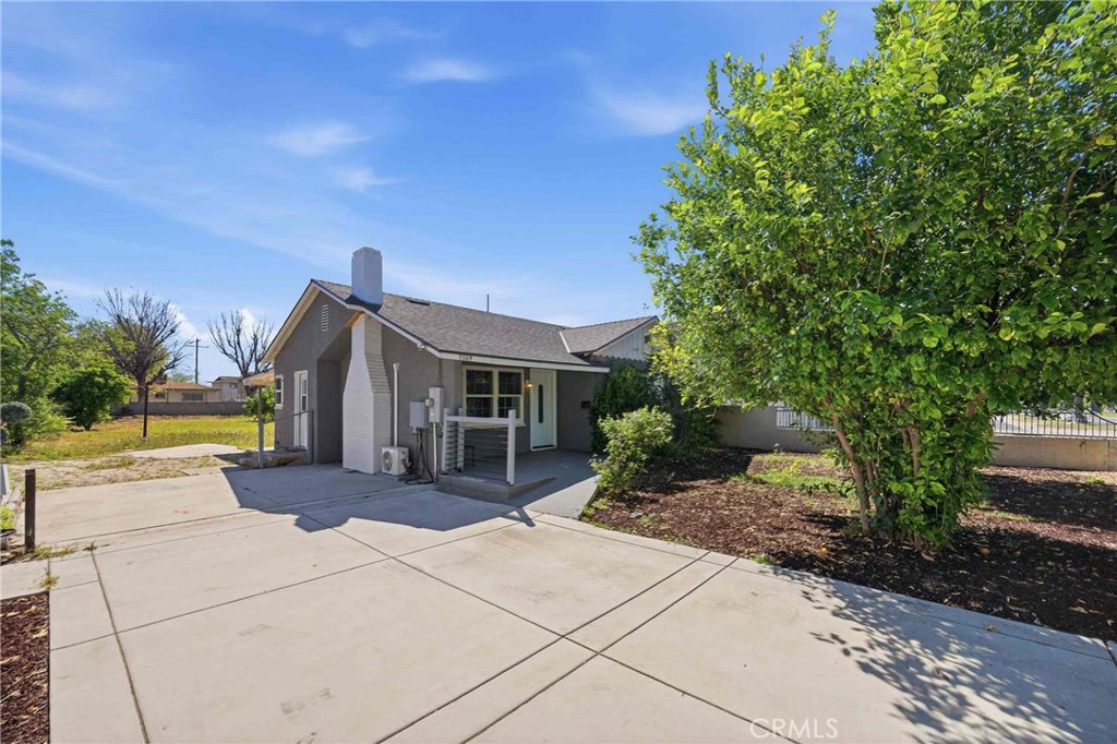 1369 S Euclid Avenue Property Photo 1