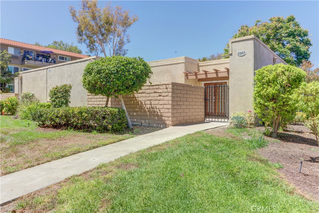 2357 Via Mariposa E D Property Photo 1