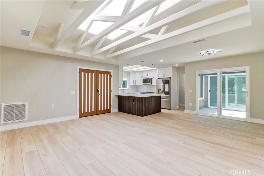 2357 Via Mariposa E D Property Photo 5