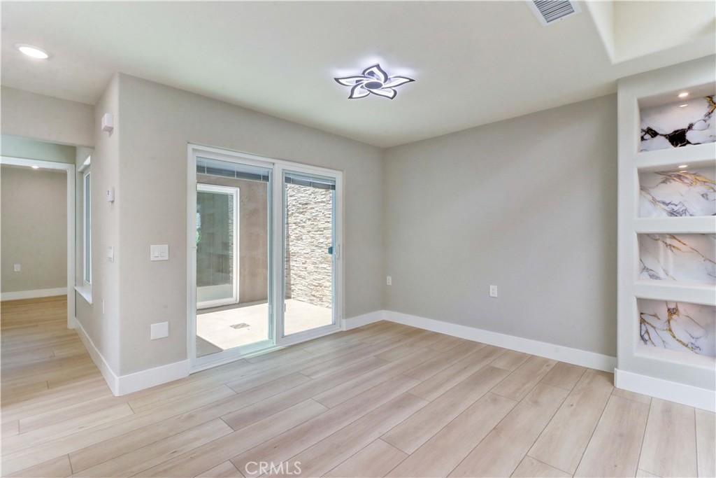 2357 Via Mariposa E D Property Photo 8