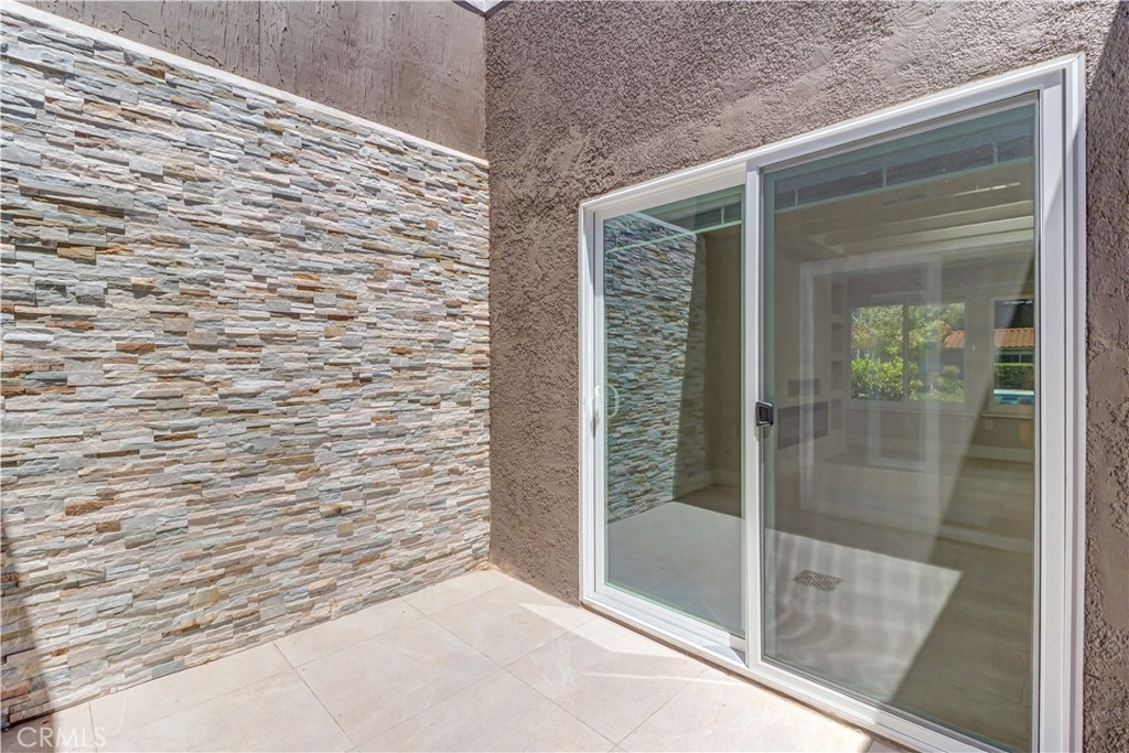 2357 Via Mariposa E D Property Photo 9