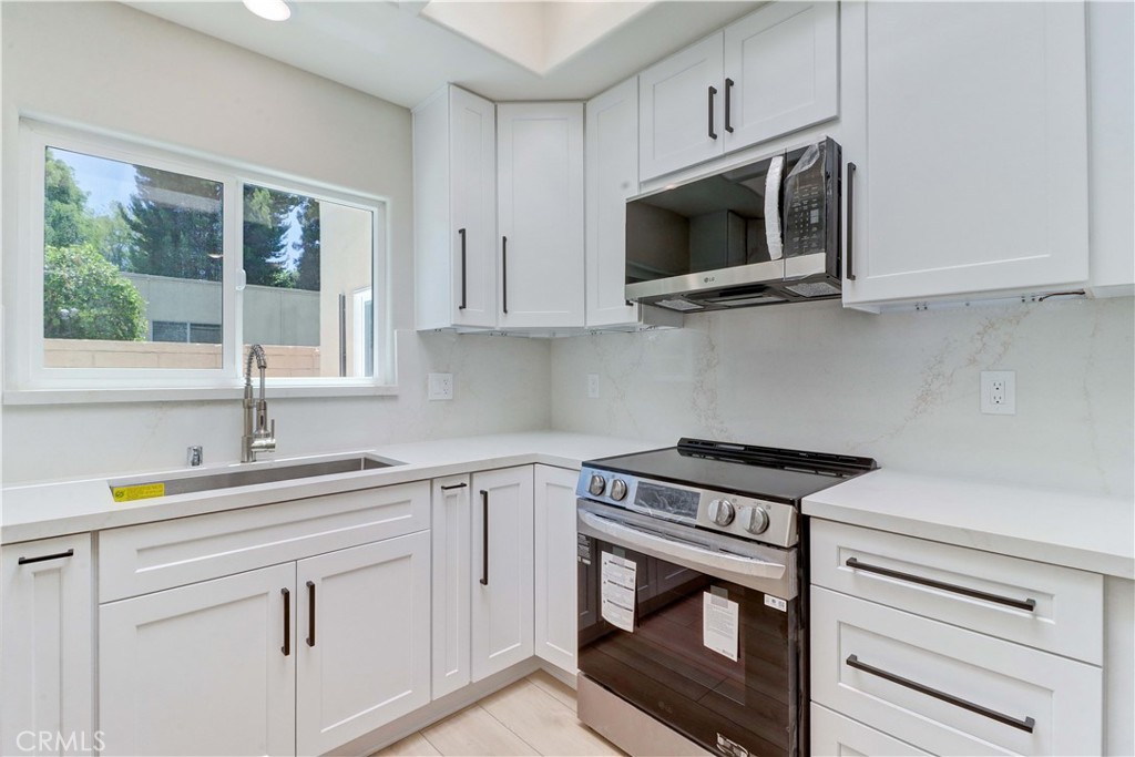 2357 Via Mariposa E D Property Photo 16