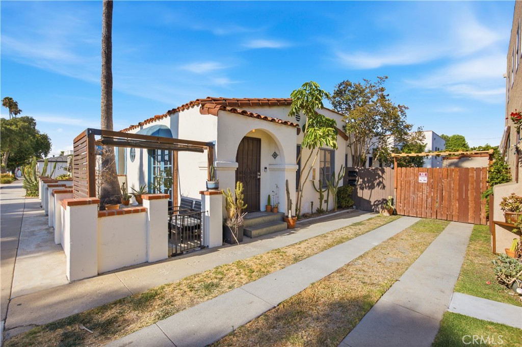 906 Termino Property Photo 4