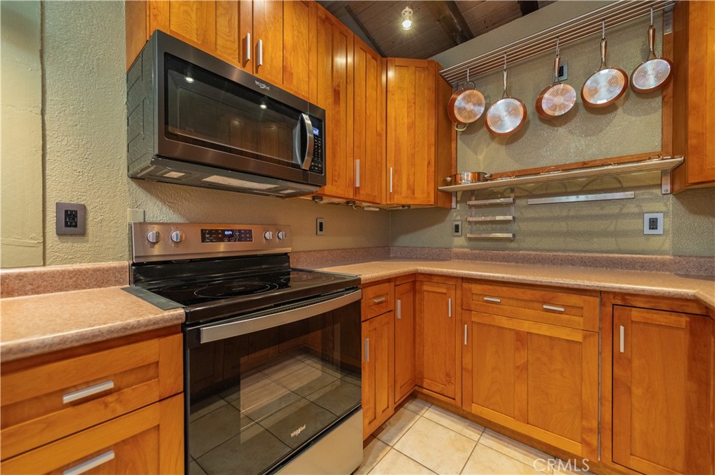 1000 W Macarthur Boulevard 13 Property Photo 3