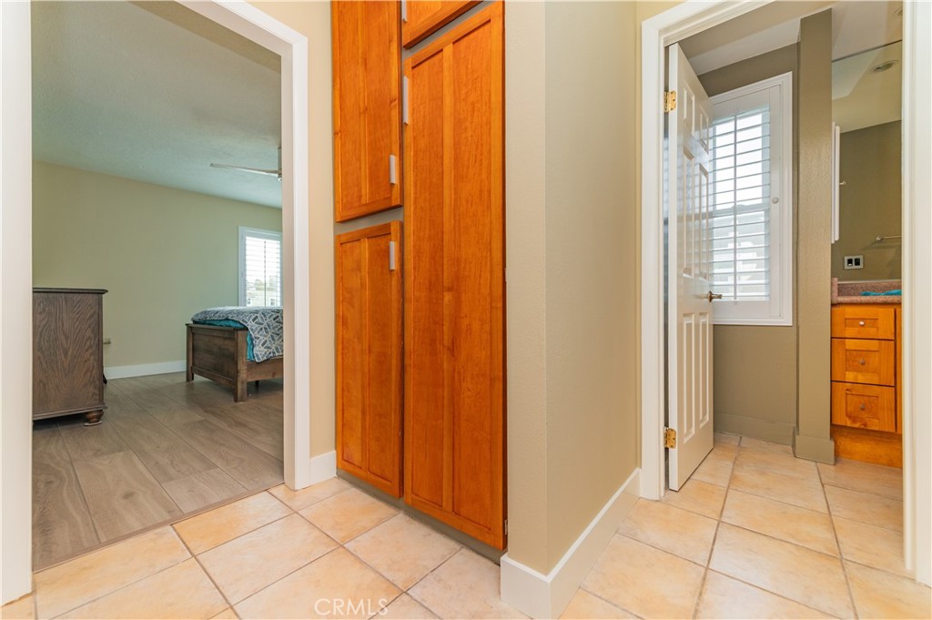 1000 W Macarthur Boulevard 13 Property Photo 16